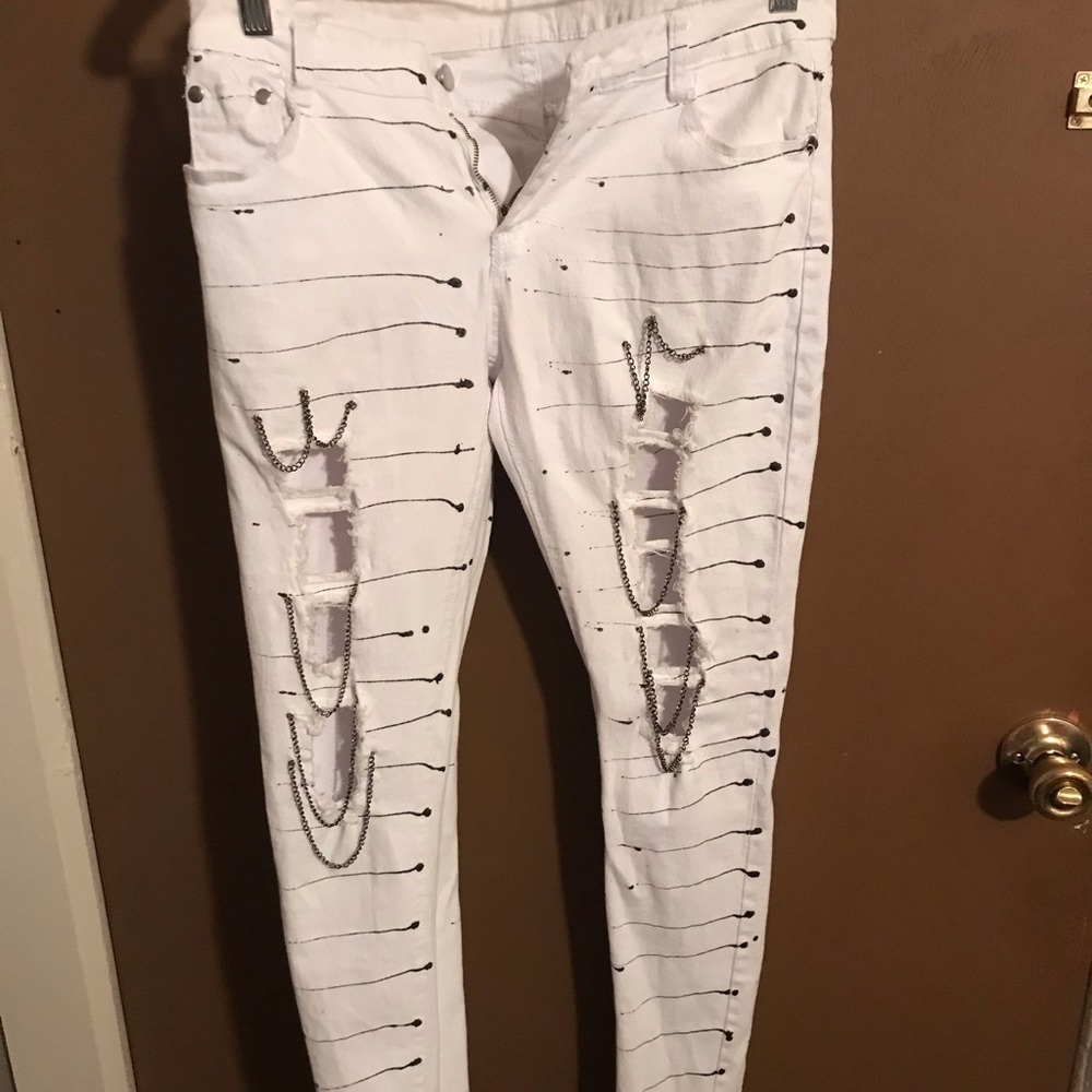 White distressed jeans